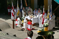 Festgottesdienst zum 1.000 Todestag des Heiligen Heimerads auf dem Hasunger Berg (Foto: Karl-Franz Thiede) Festgottesdienst zum 1.000 Todestag des Heiligen Heimerads auf dem Hasunger Berg (Foto: Karl-Franz Thiede)